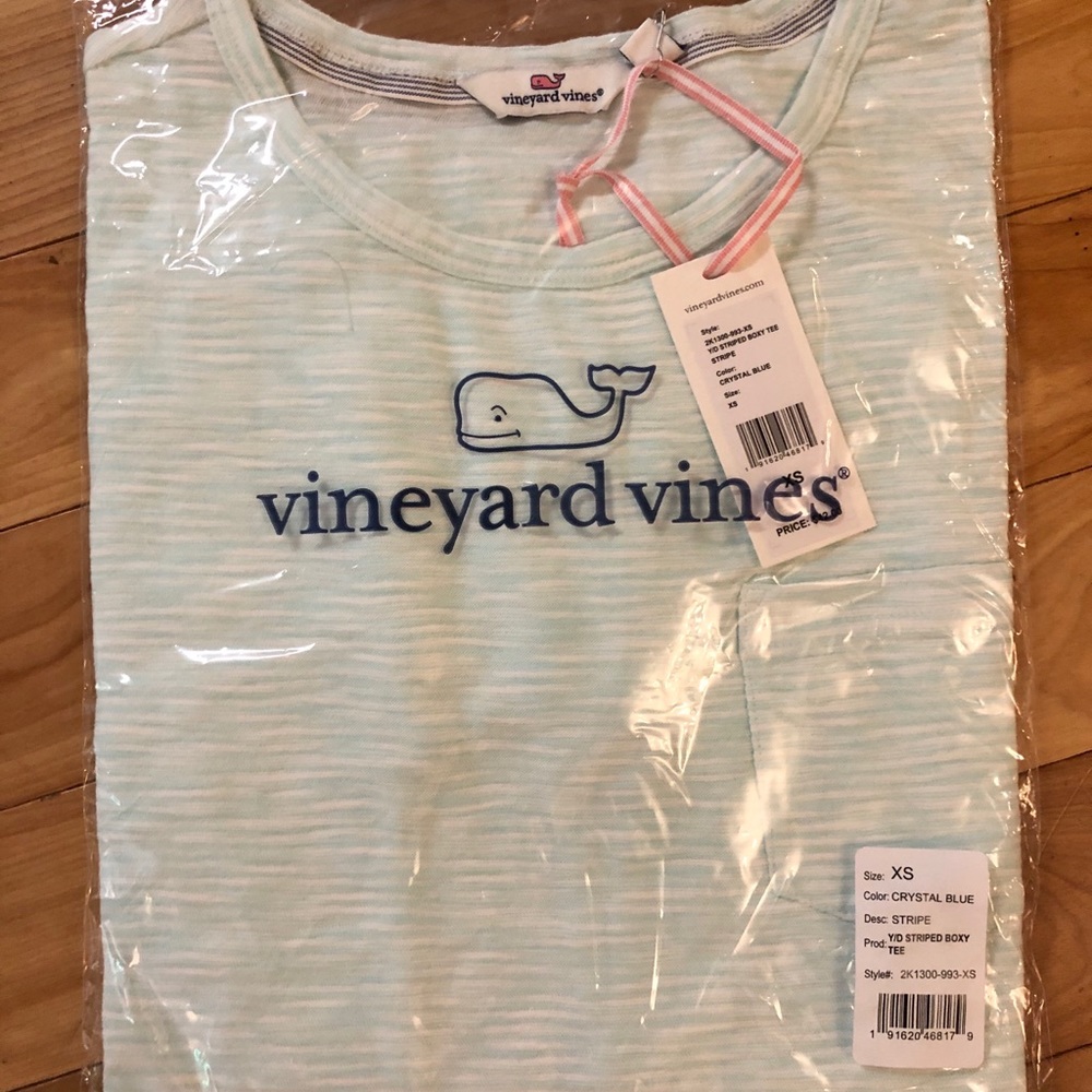 vineyard vines T shirt with pocket